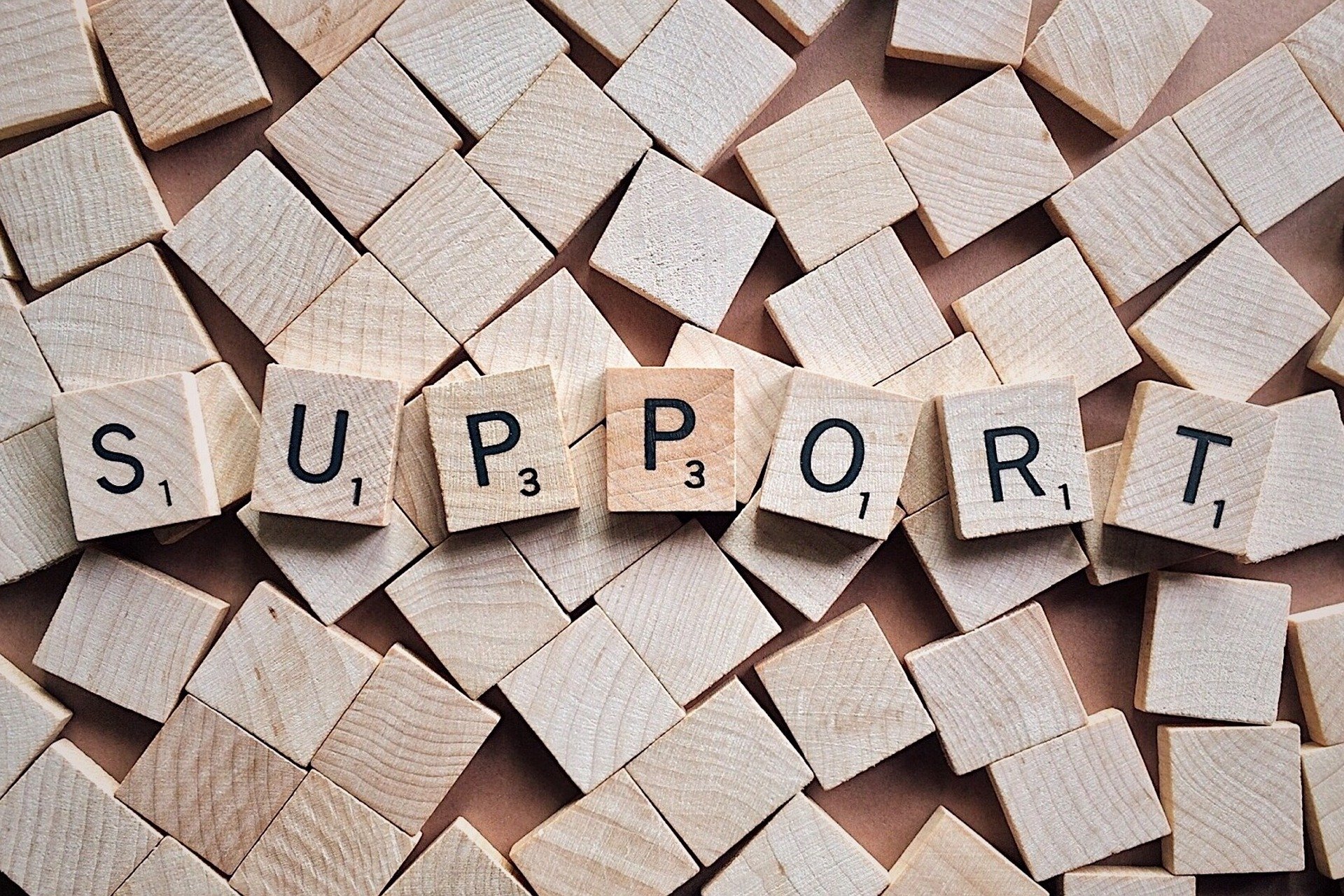 Das Wort "Support" mit Scabbelbuchstaben geschrieben
