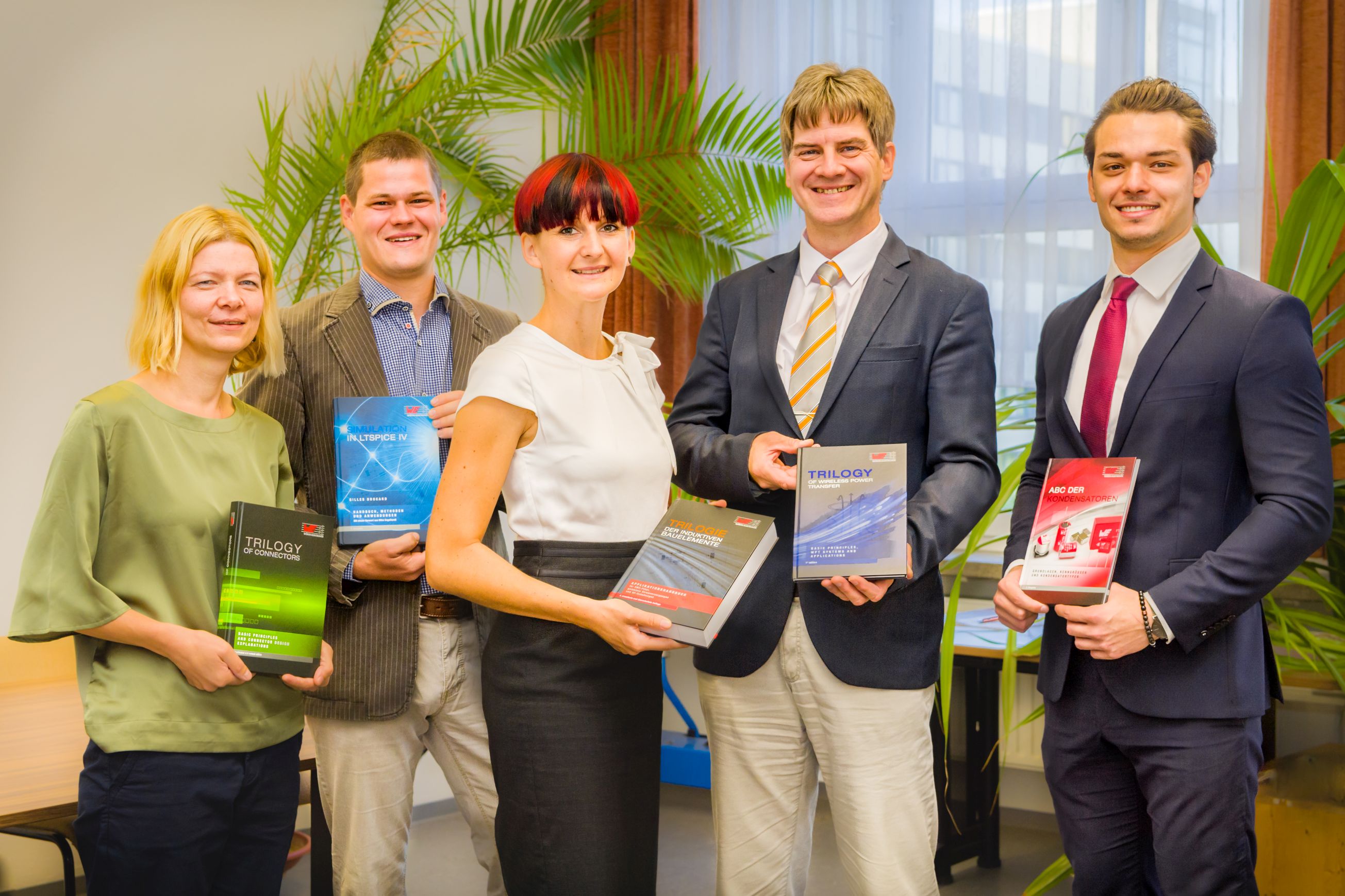Das Unternehmen Würth Elektronik eiSos & Co. KG unterstützt Universitäten und Fachhochschulen im Rahmen des s.g. University Marketing Programmes in Lehre, Forschung, bei Praktika und Studienarbeiten bspw. mit kostenlosen elektronischen und elektromechanischen Bauelementen. Aufgrund dessen und dank unserer der langjährigen, intensiven Kooperationen auch in den Bereichen Ausbildung und Forschungsvorhaben, möchte Würth Elektronik auch zukünftig dazu beitragen, dass die Fakultät Elektrotechnik HTW Dresden in Rankings weiterhin Spitzenplätze belegt. Aus diesem Anlass heraus wurden am 22. August 2019 im Dekanat der Fakultät Elektrotechnik maßgebliche Fachbücher als Dauerleihgabe an die Hochschulbibliothek übergeben.