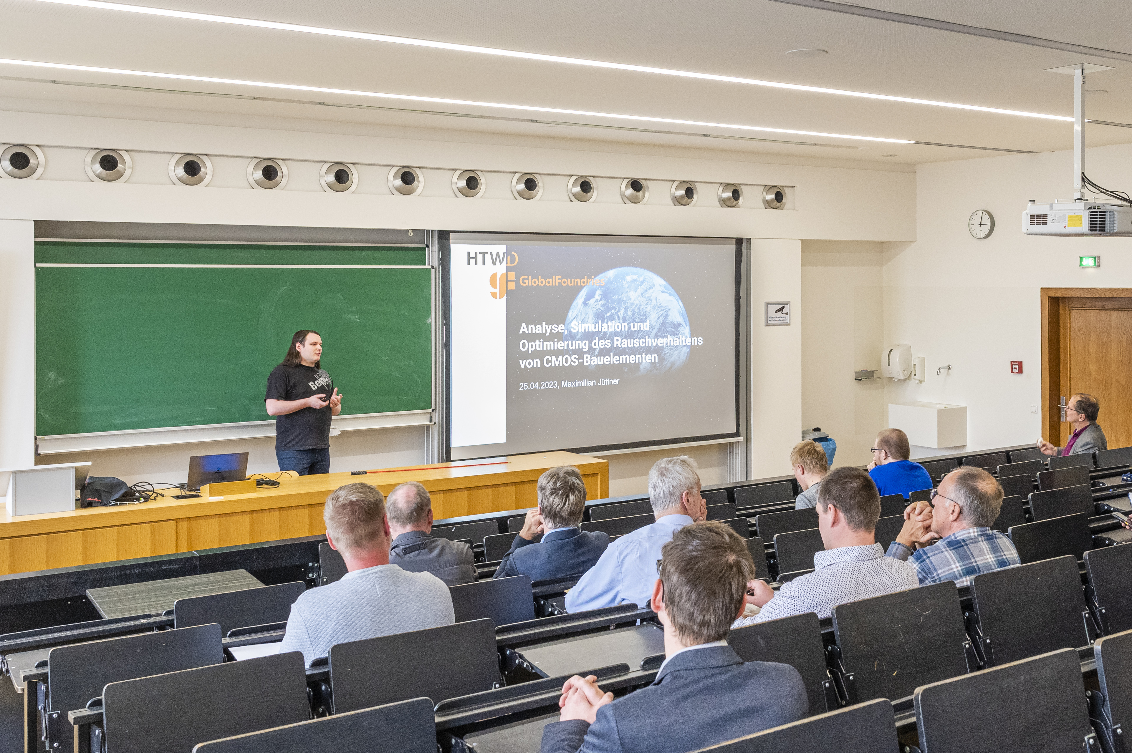 Maximilian Jüttner beim 200. Wissenschaftlichen Seminar der Fakultät Elektrotechnik