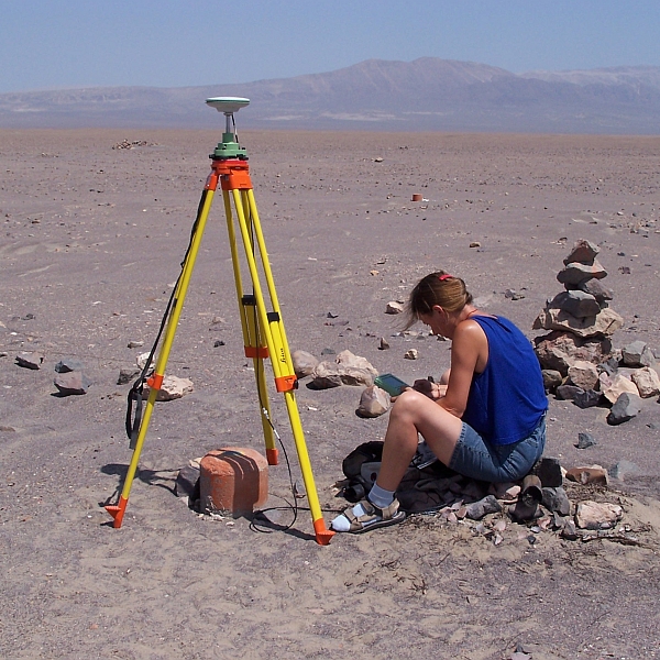 GPS-Messung in der Pampa von Nasca