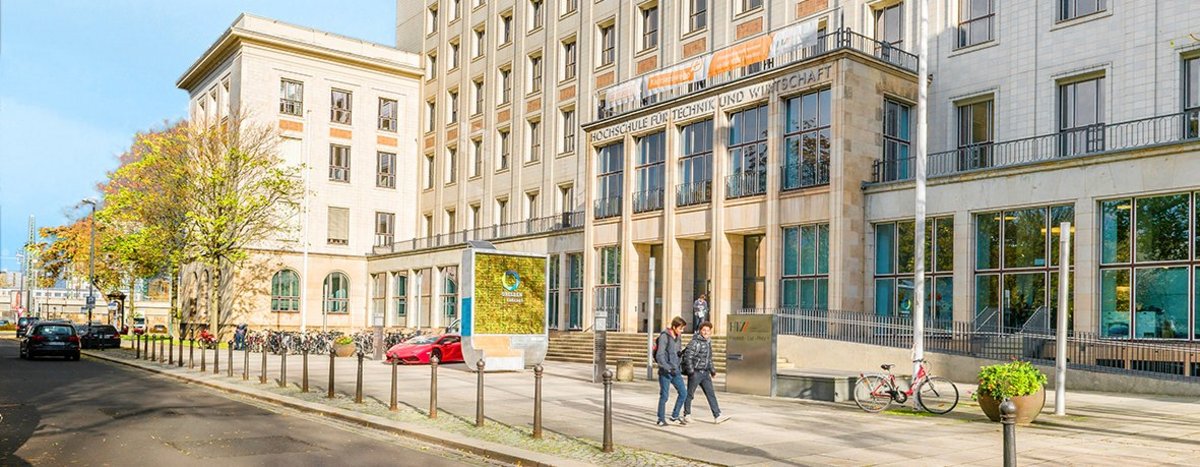 Zentralgebäude am List-Platz