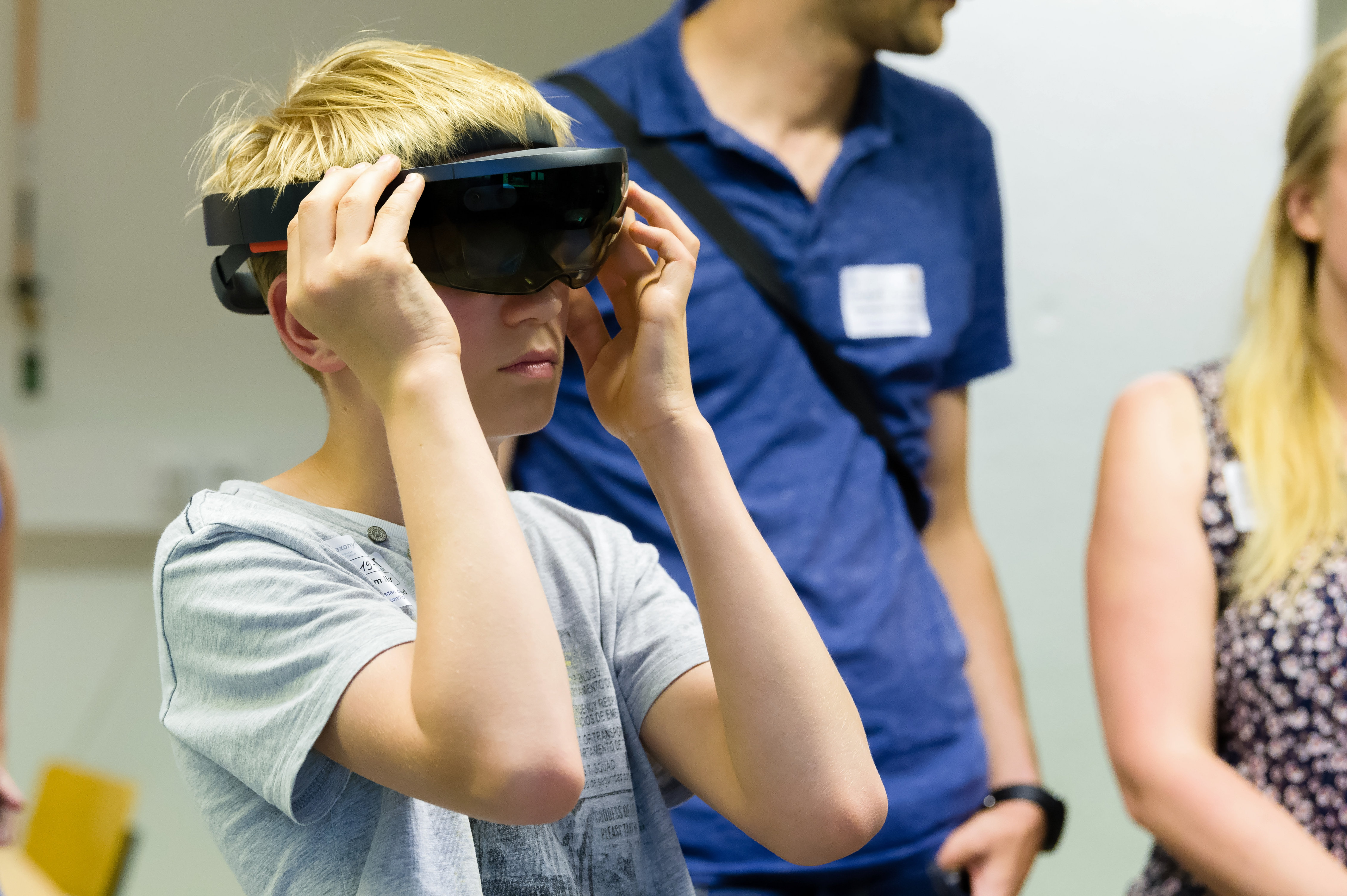 Echtzeitdaten-Visualisierung mittels Augmented Reality in der Industrie 4.0 Modellfabrik Kontaktaufnahme