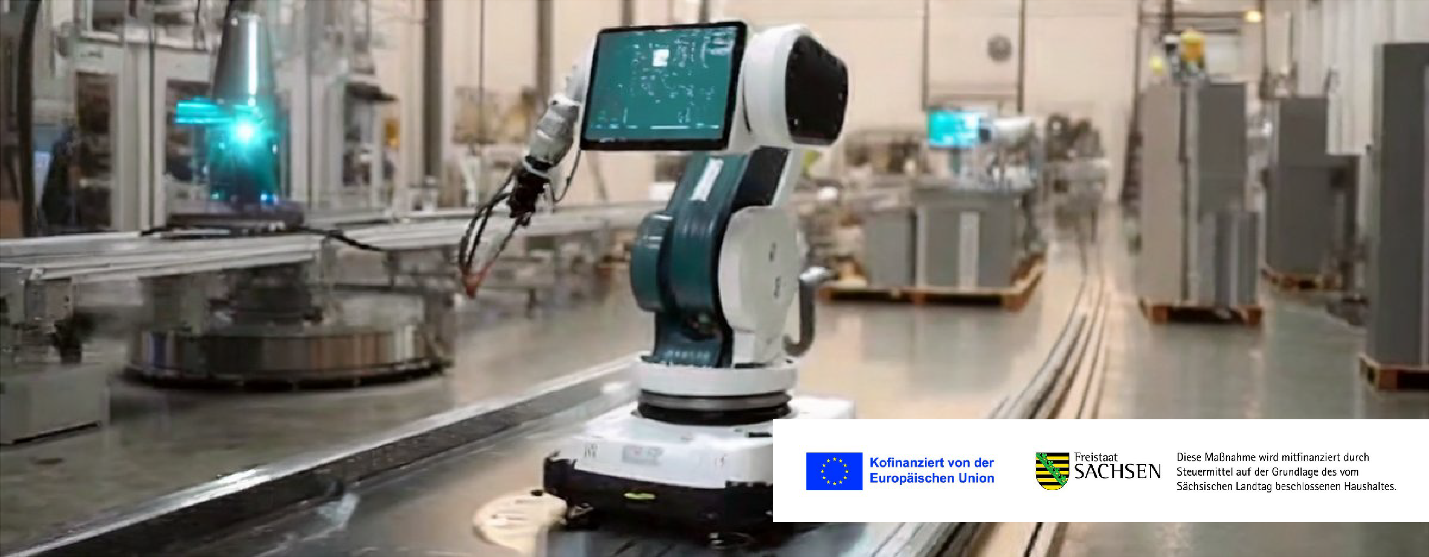 Mobiler Roboter in einer Produktionshalle