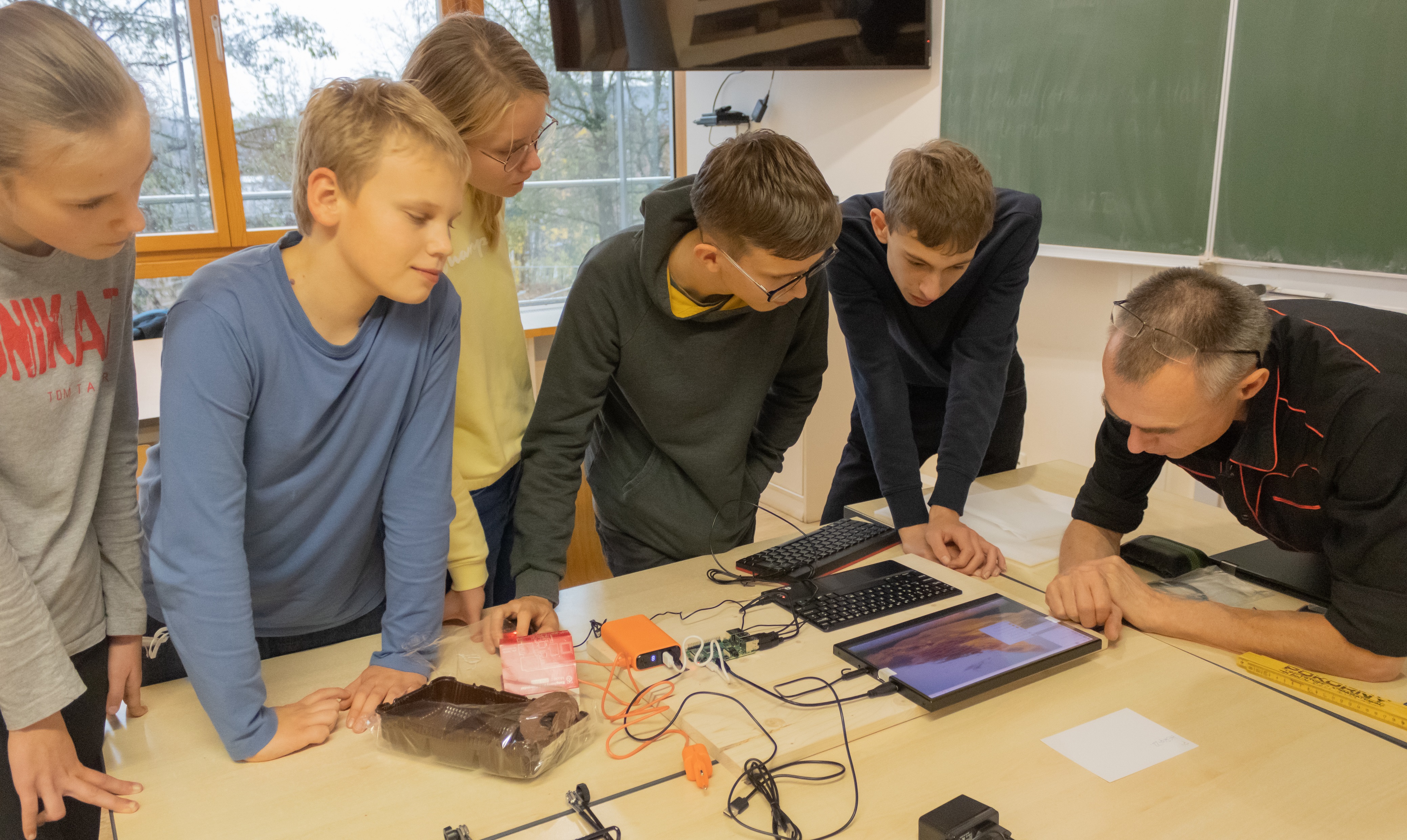 [Translate to English:] Ausschnitt eines Workshops mit Kindern