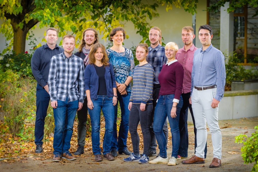 [Translate to English:] AG Thermodynamik (v.l.n.r.): Steffen Arnrich, Jonas Guhlmann, Maximilian Tränkler, Grit Kalies, Mandy Klauck, Matthäa Ebersbach, Matthias Hauser, Valeria Danhauser, Thomas Hähnel, Alexander von Wedelstedt