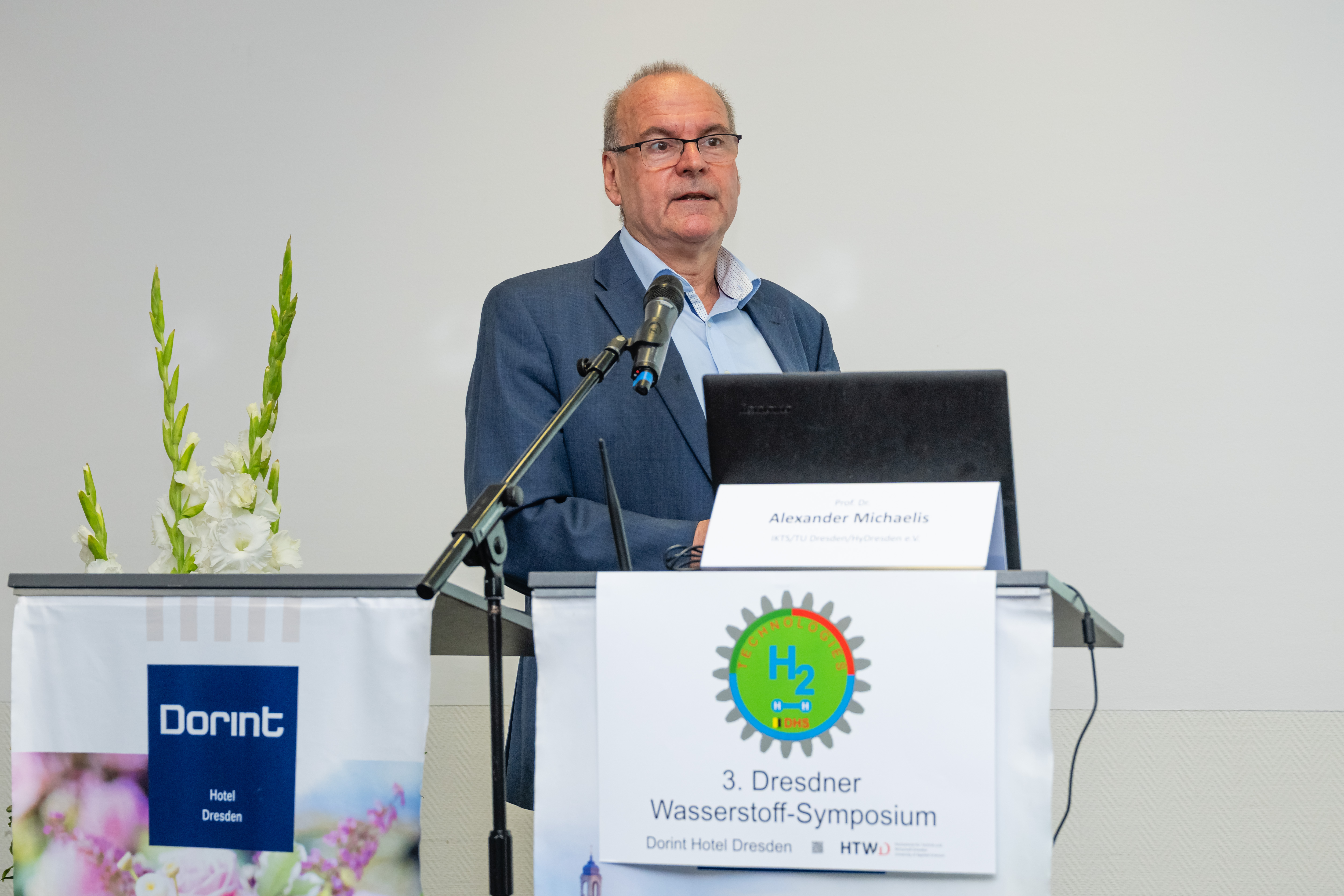 Vortrag von Prof. Alexander Michaelis, Fraunhofer IKTS. Foto: HTWD/R.Stenzel