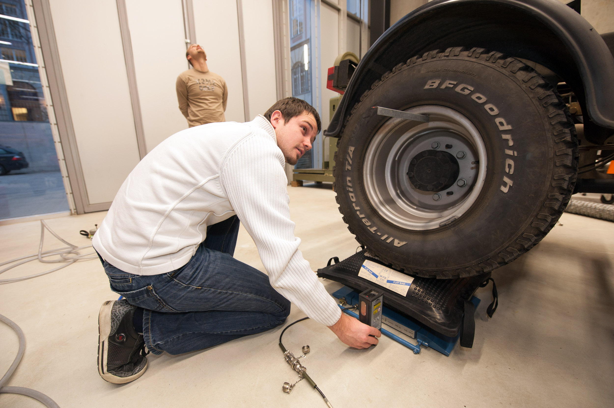 Commercial vehicle laboratory