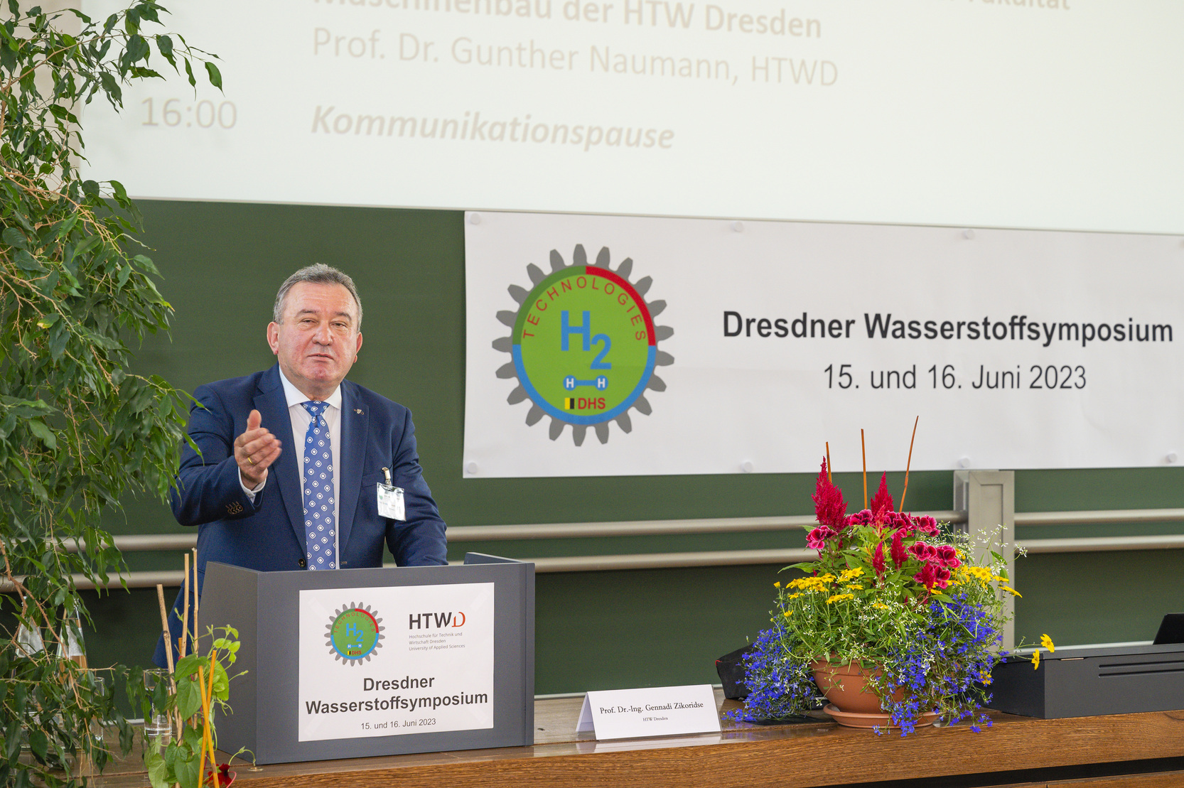 Eröffnung durch Prof. Zikoridse Eröffnung durch Prof. Zikoridse