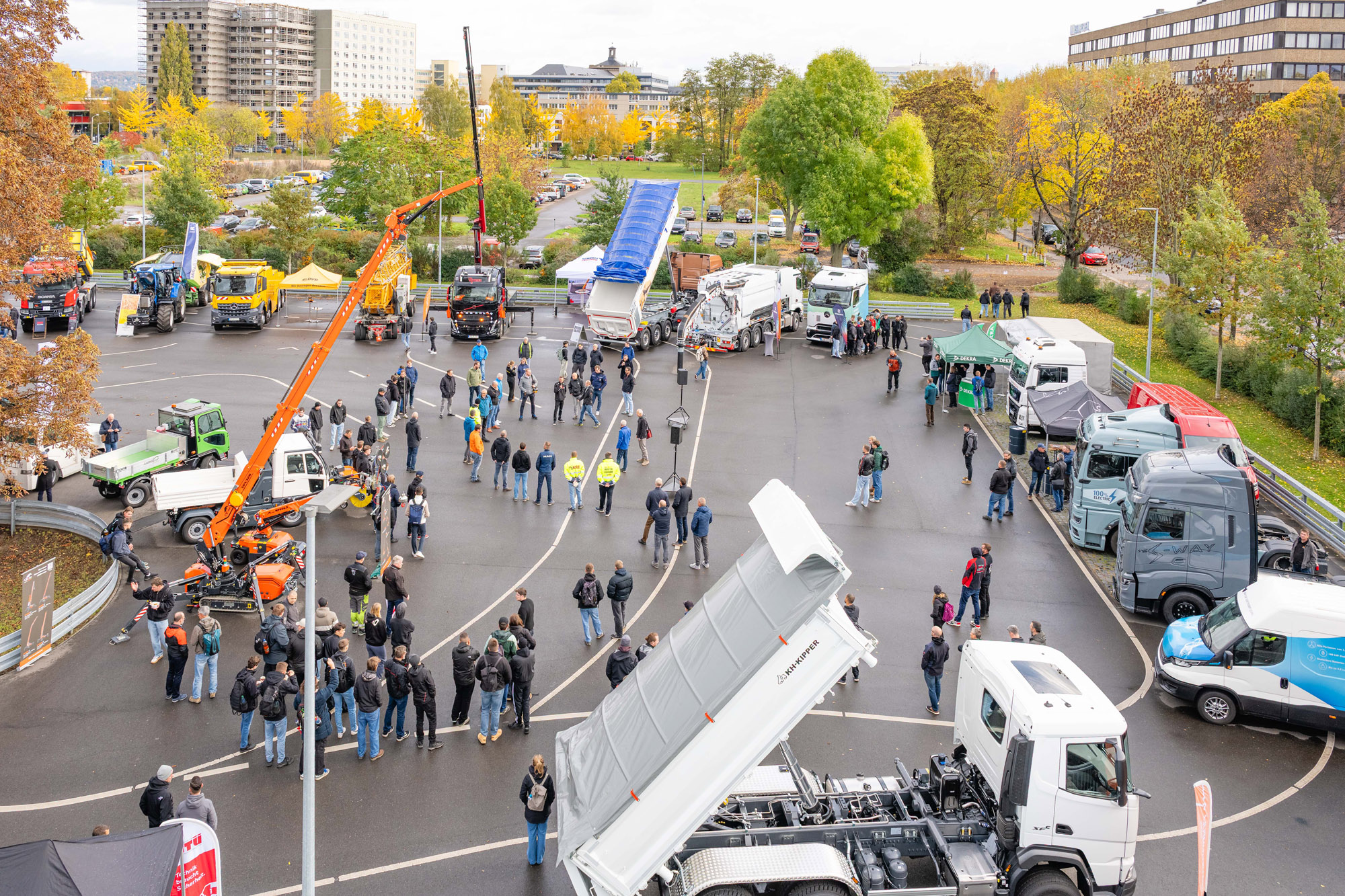 Blick auf die Ausstellungsfläche des Nutzfahrzeugtages