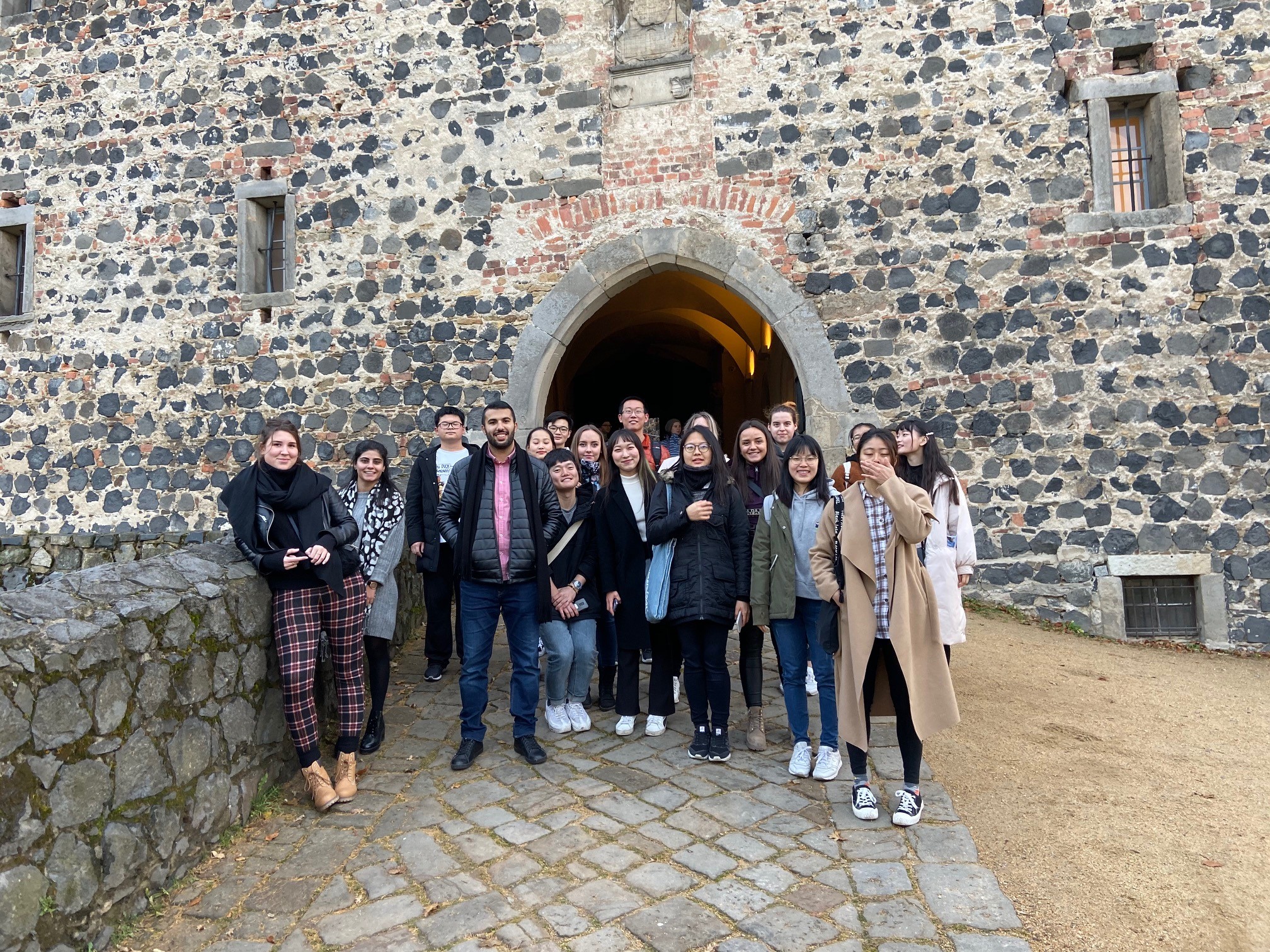 Studierende beim Ausflug in der Burg Stolpen