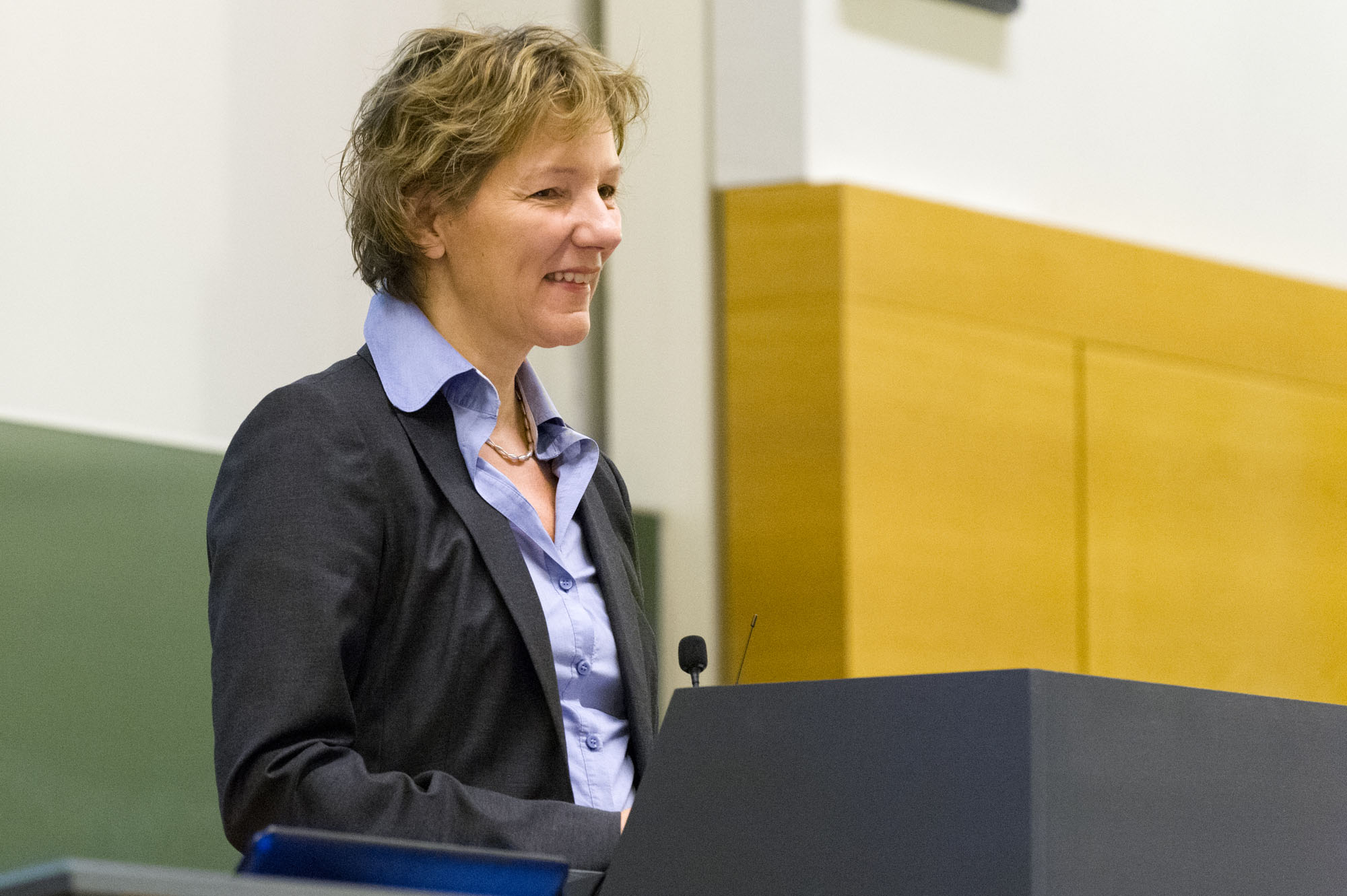 Prof. Angela Wienen giving a lecture