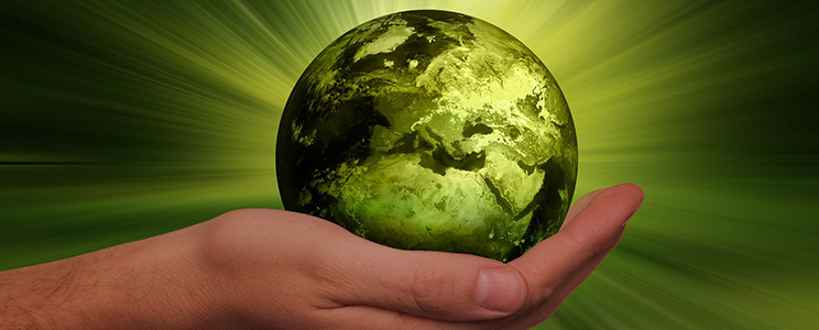 Schmuckbild Nachhaltigkeit Grüne Erde wird in der Hand gehalten
