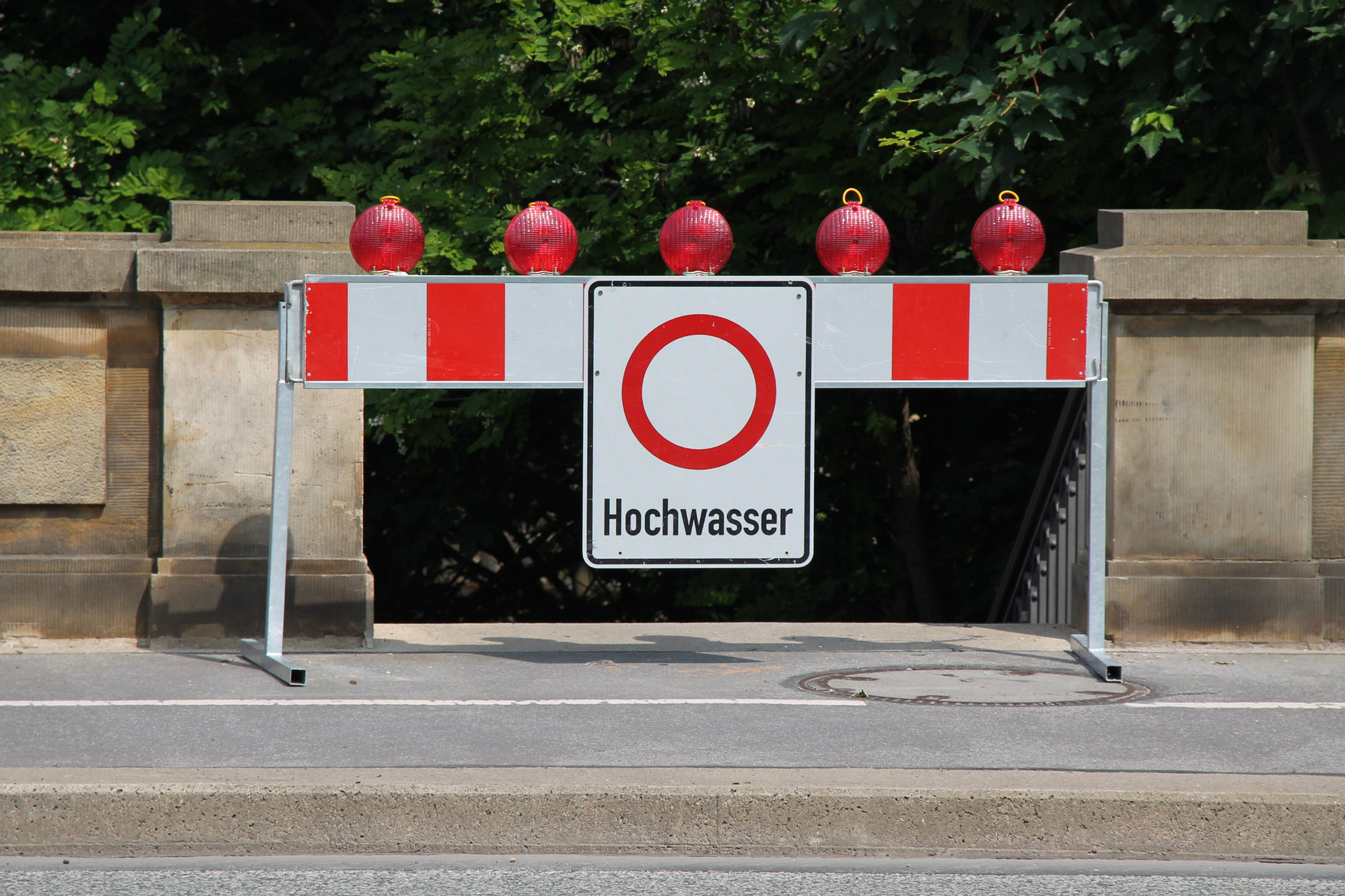 Hochwasserschutzschild in Dresden