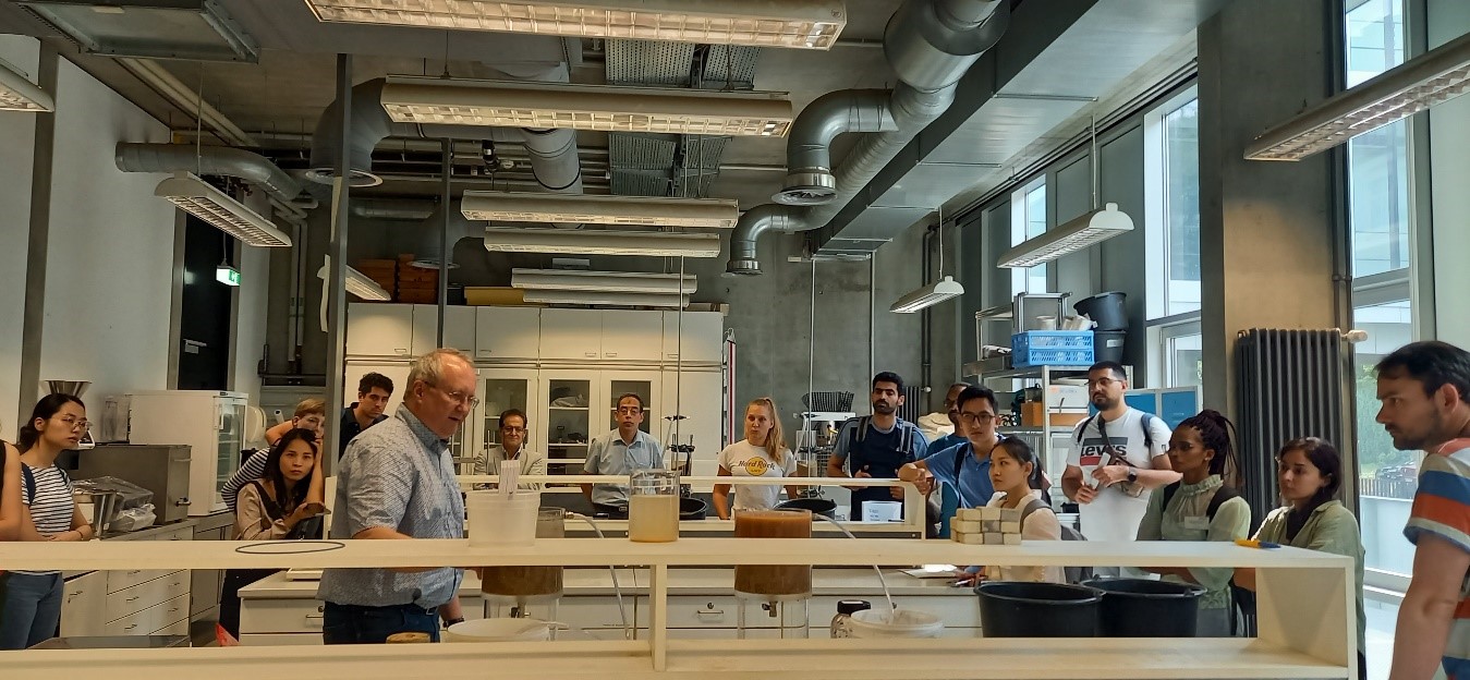 Laboratory practical with the participants of the Summerschool