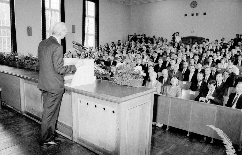 Gründungsveranstaltungen der Hochschule für Technik und Wirtschaft The auditorium of the university photographed in black and white