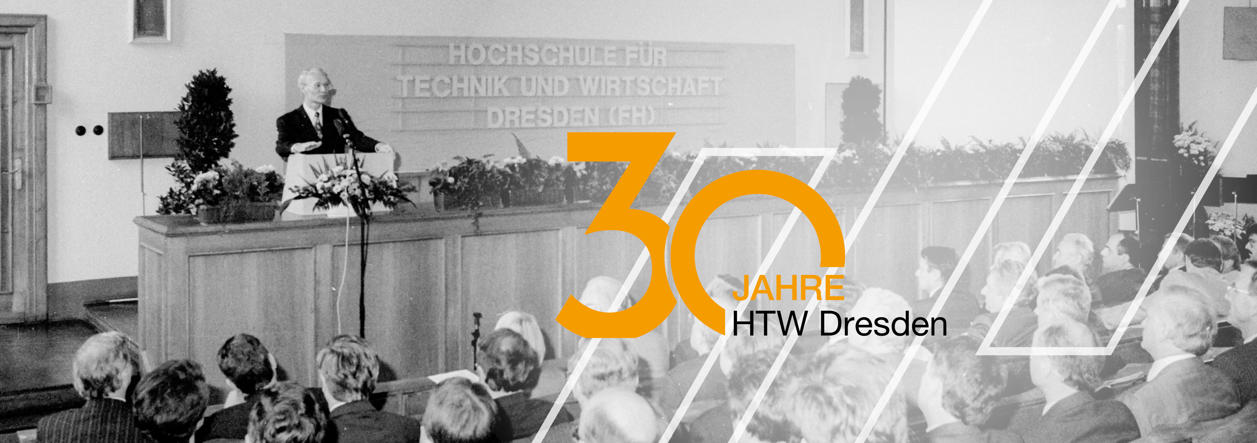 Die erste Immatrikulationsveranstaltungen der HTW Dresden mit dem Signet 30 Jahre