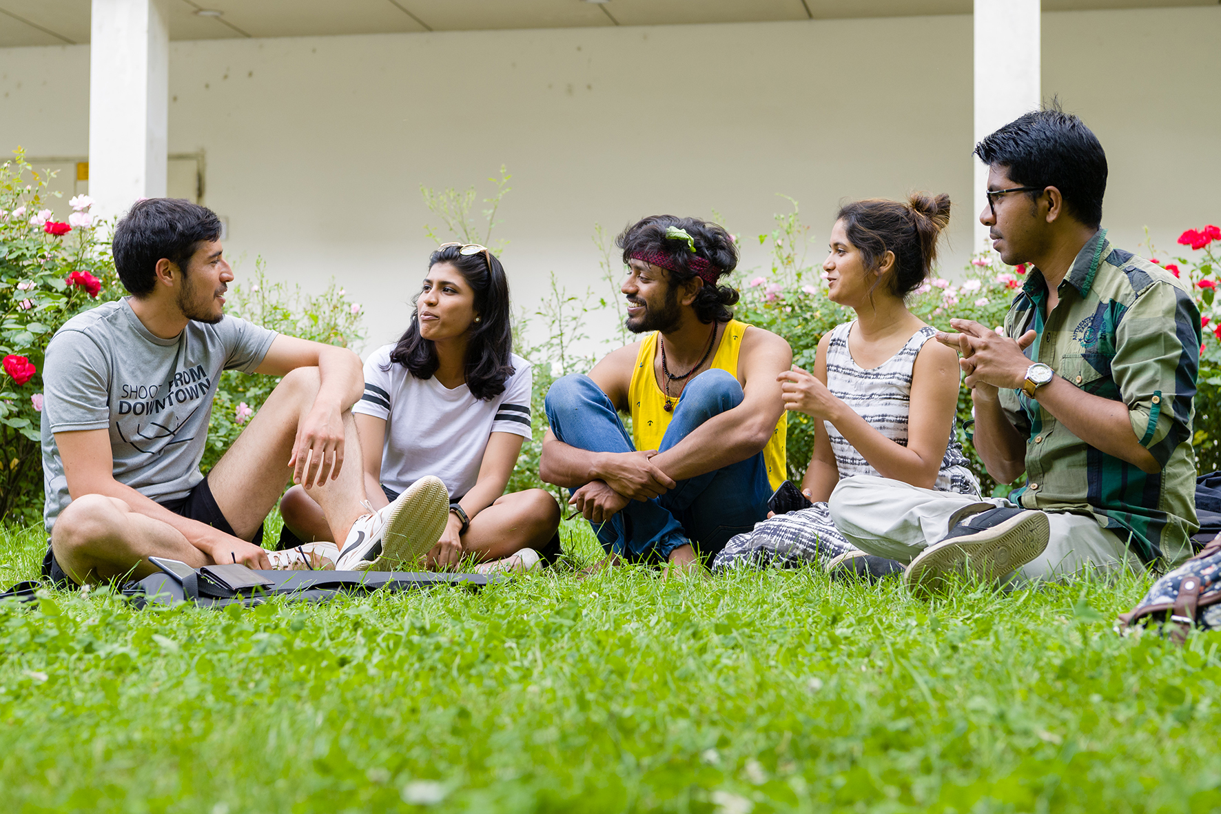 International students at the rosengarten behind the main building