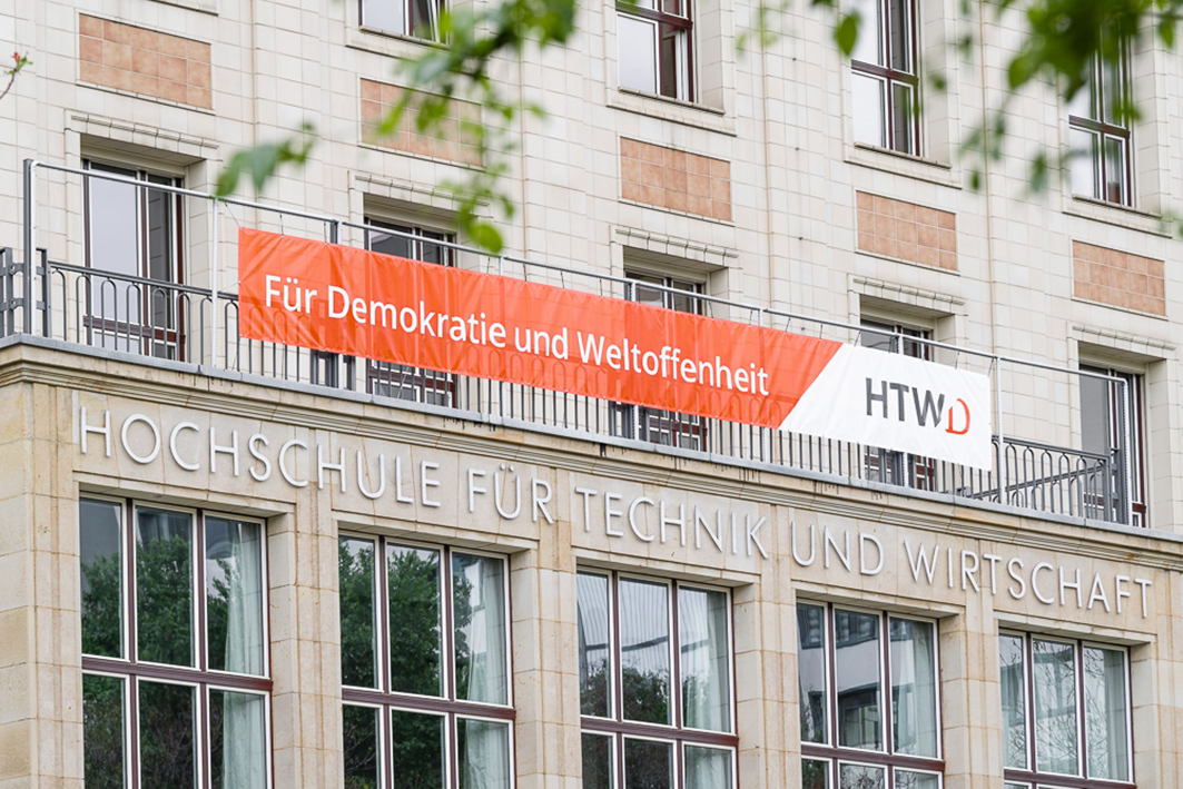 Banner "Demokratie und Weltoffenheit"