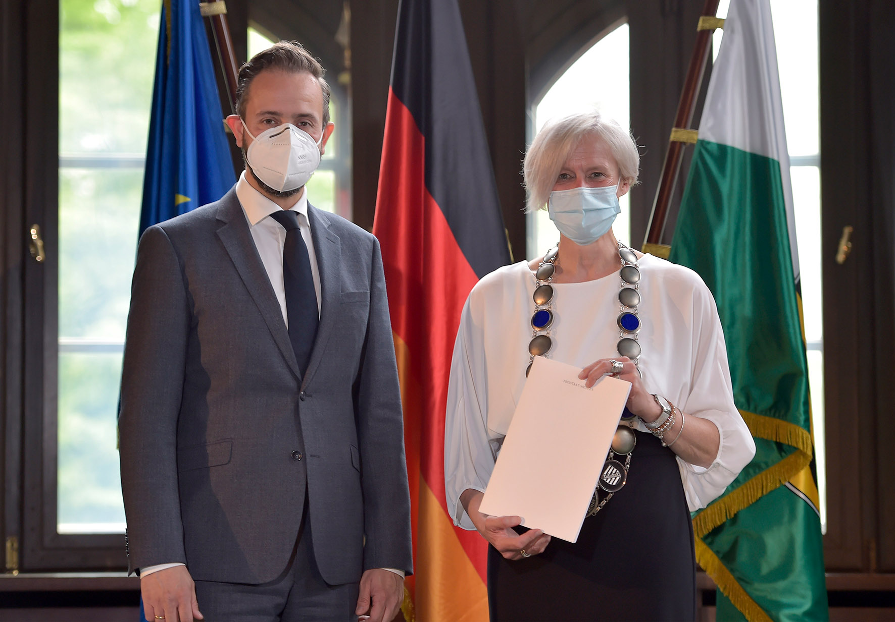 Staatsminister Gemkow und Rektorin Prof. Salchert