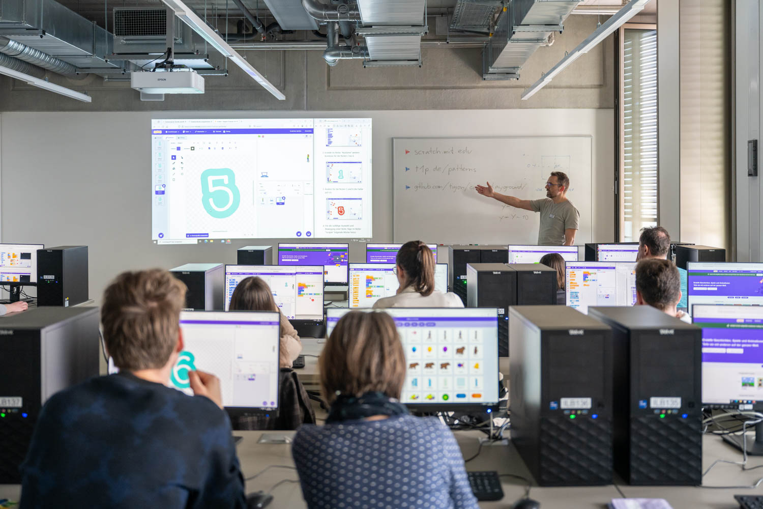 Schüler im Computerkabinett