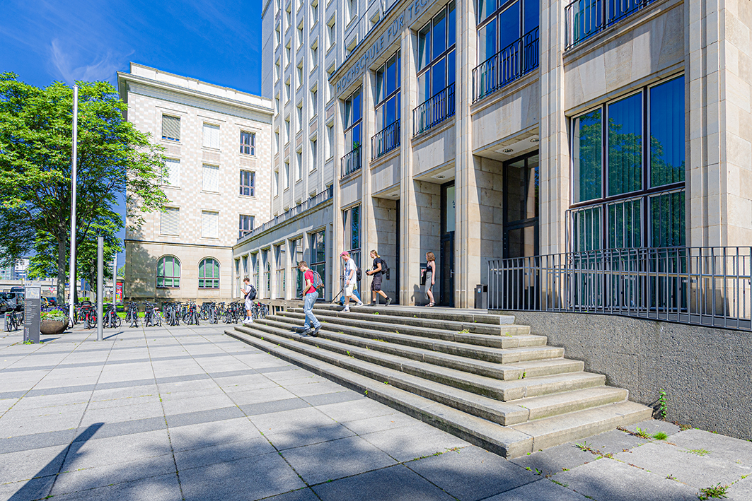 Studenten auf Bank