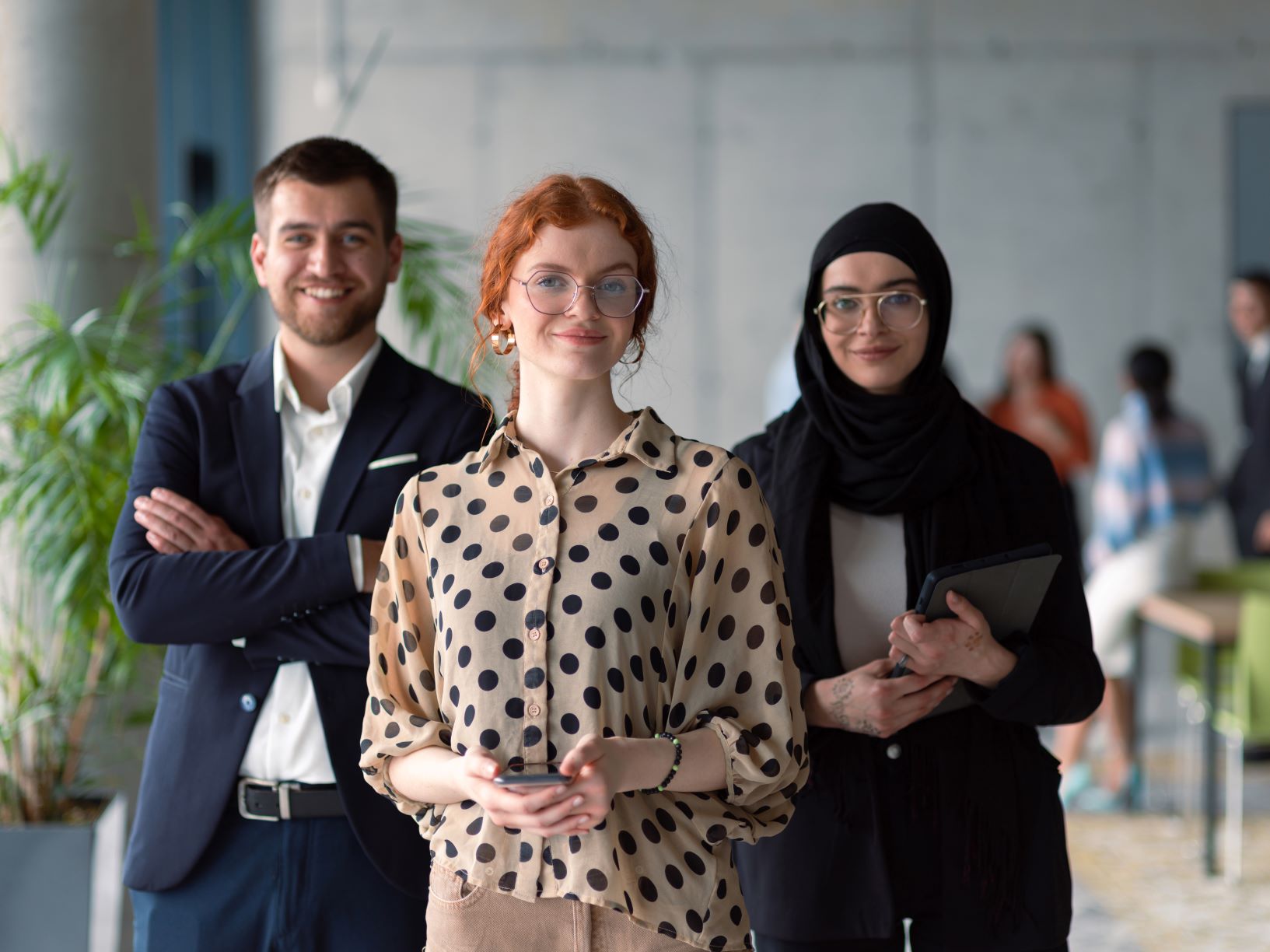 1 Student und 2 Studentinnen