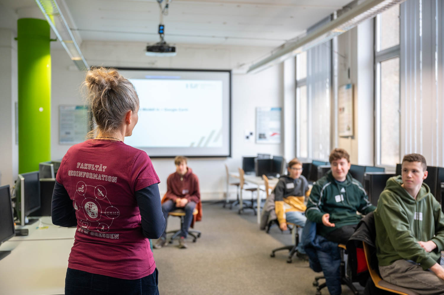 Schüler im Computer-Kabinett