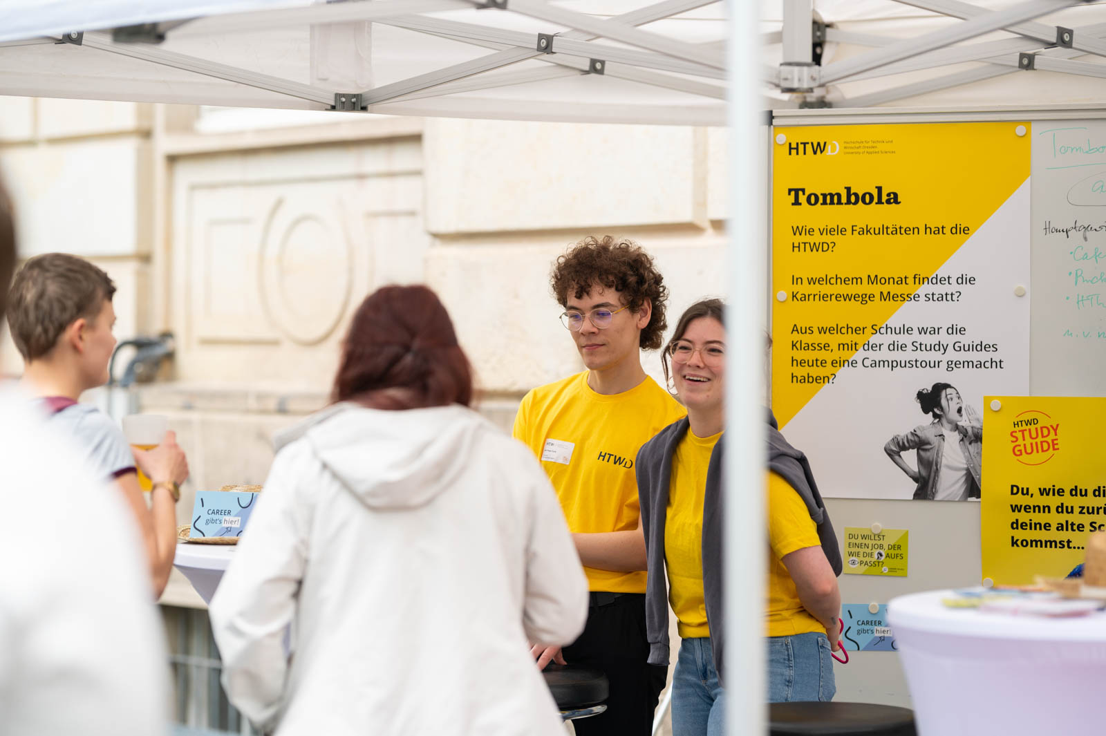 Study Guides am Infostand