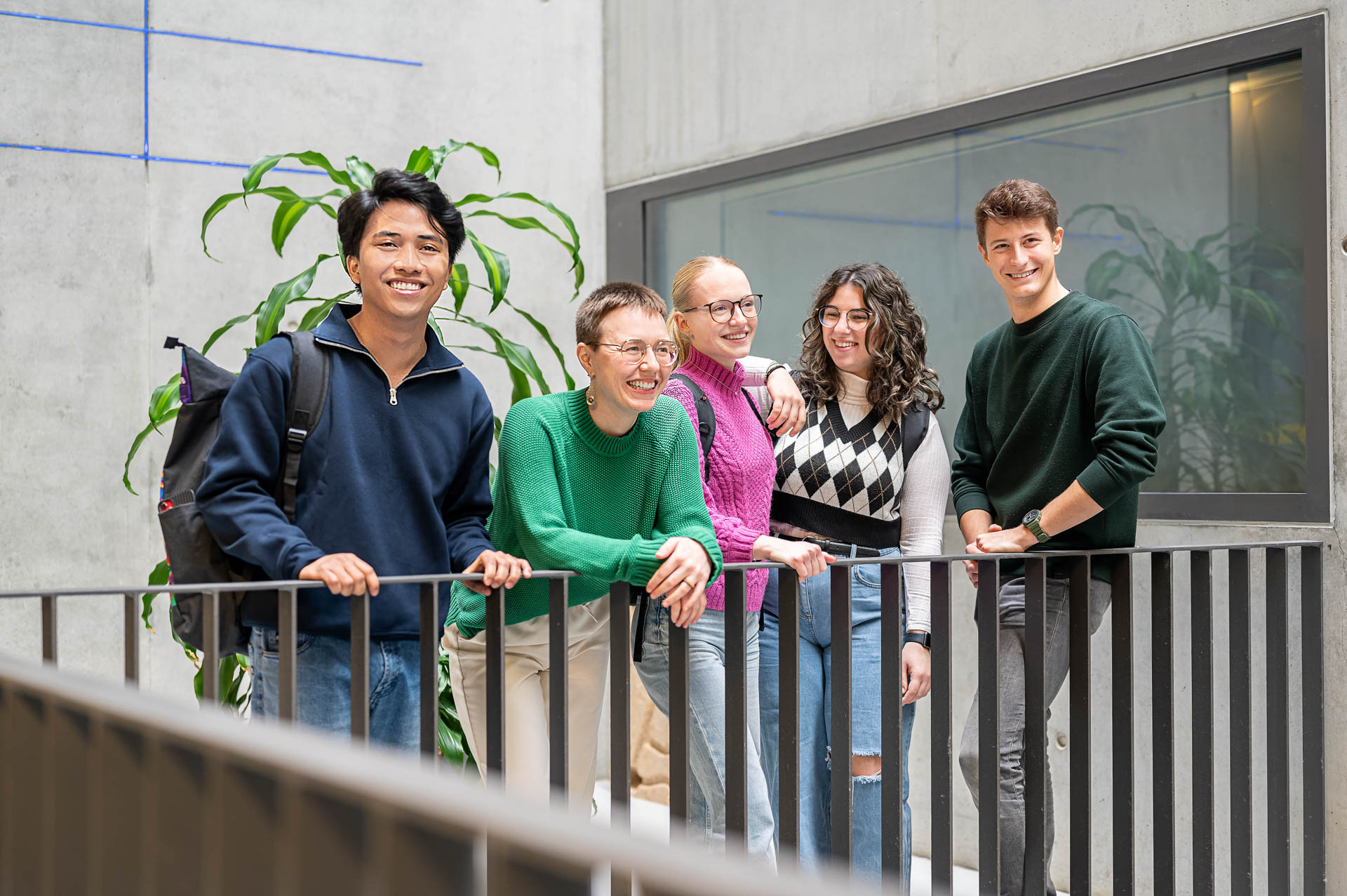 Studierende im N-Gebäude der HTWD