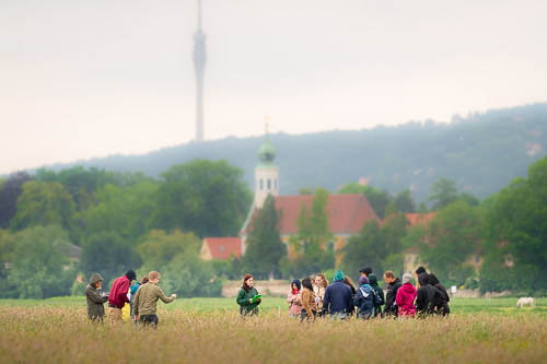 Studenten bei der Landschaftsanalyse