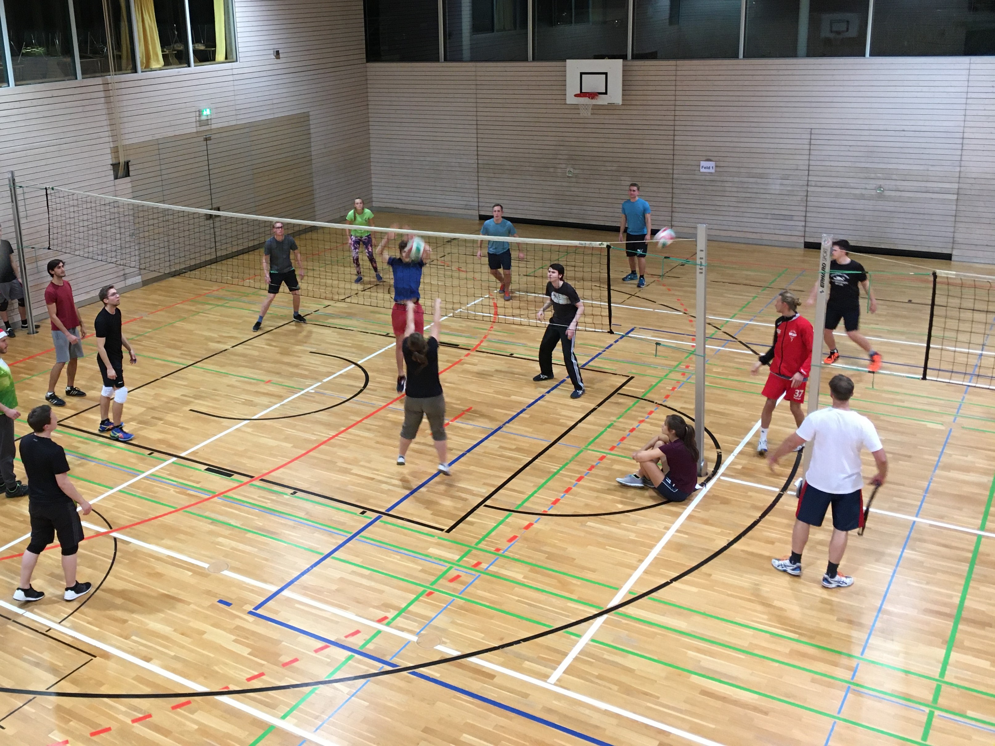 Studenten beim Volleyball zum Nikolausturnier 2019