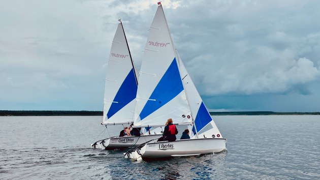 Segelboot auf dem Geierswalder See