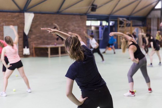 Teilnehmerinnen beim Fitnesssport