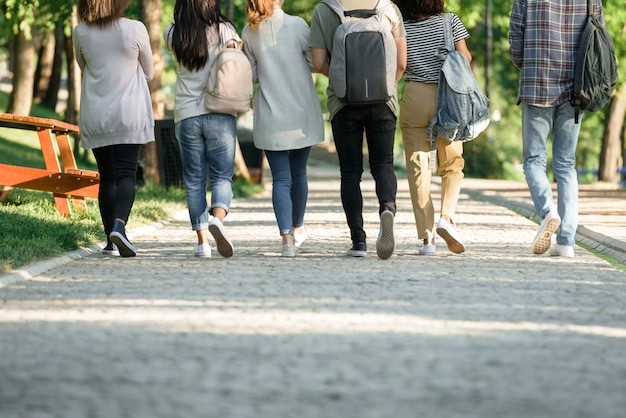 laufende Menschen in der Rückansicht