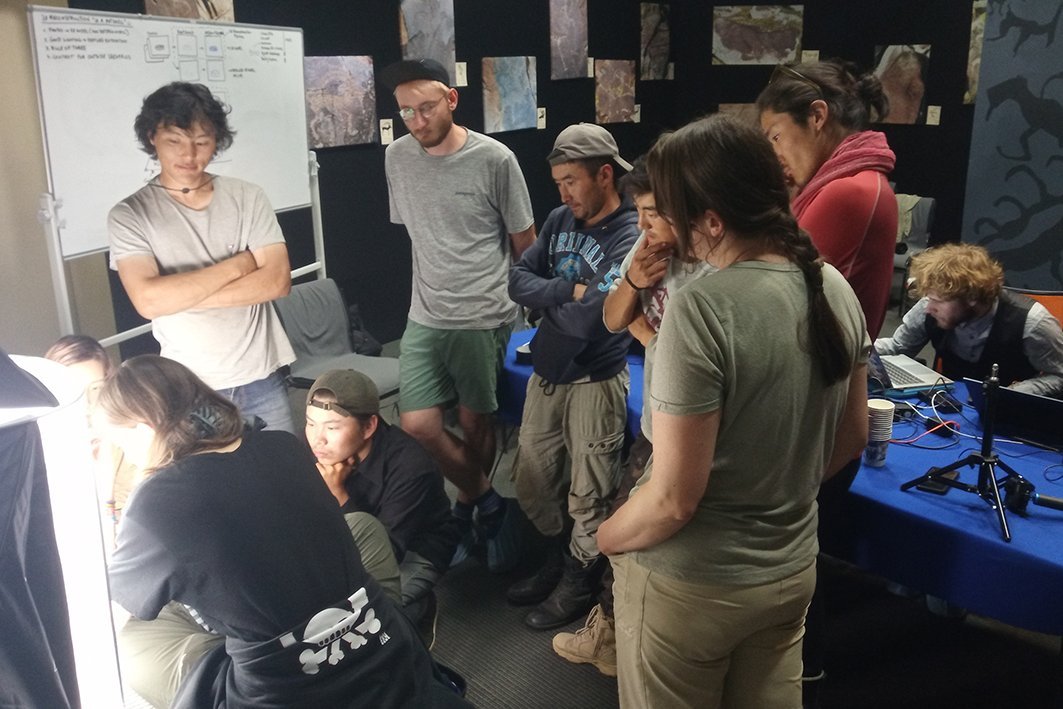 Normalerweise treffen sich die Teilnehmerinnen und Teilnehmer der Summer School in einer persönlichen Atmosphäre, aber dieses Mal war die Zahl der Anmeldungen so groß, dass die Veranstaltung in ein Online-Format umgewandelt wurde.
