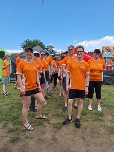 HTWD Mannschaftsbild in orangefarbenen Trikots