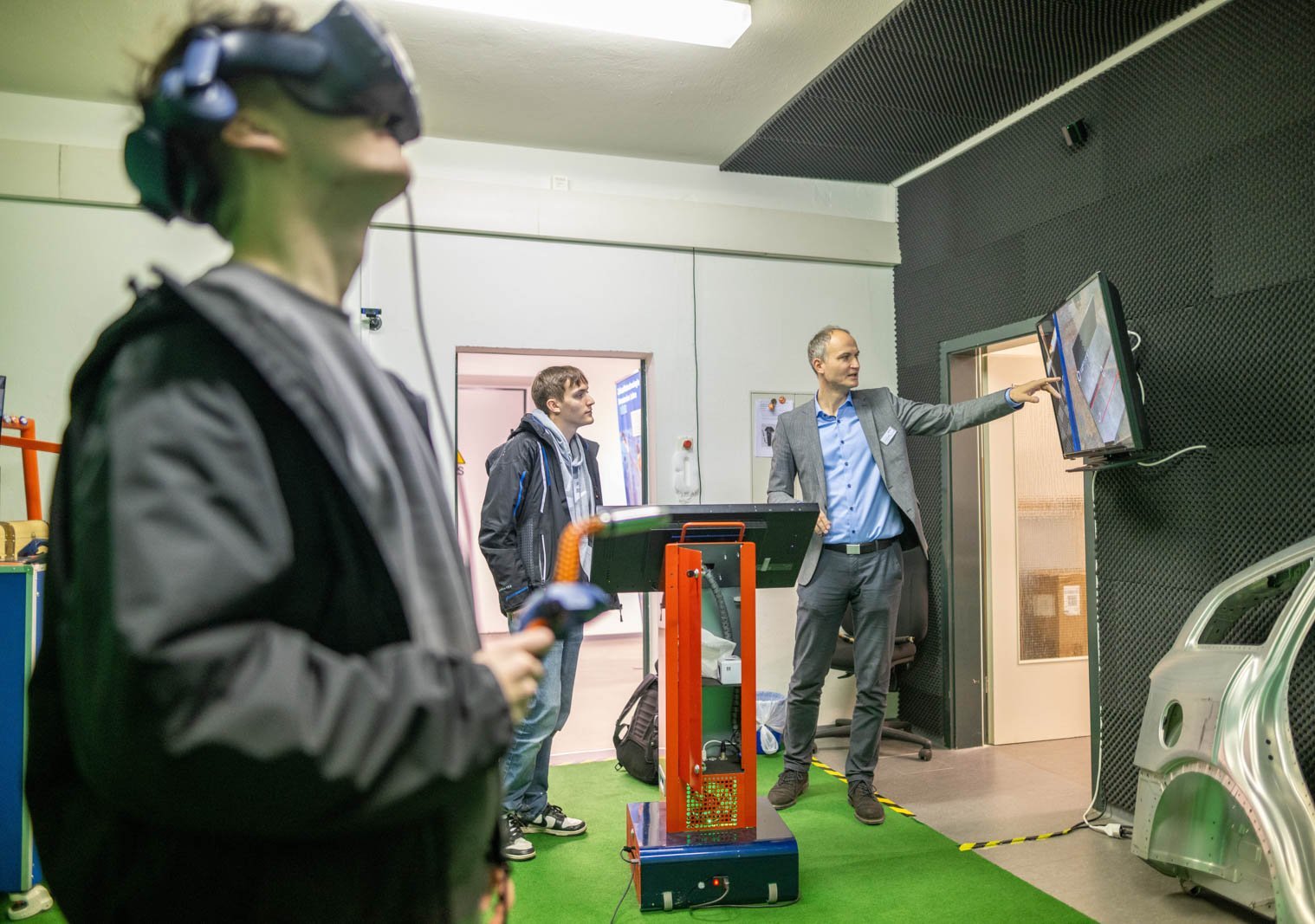 Besucher mit VR-Brille