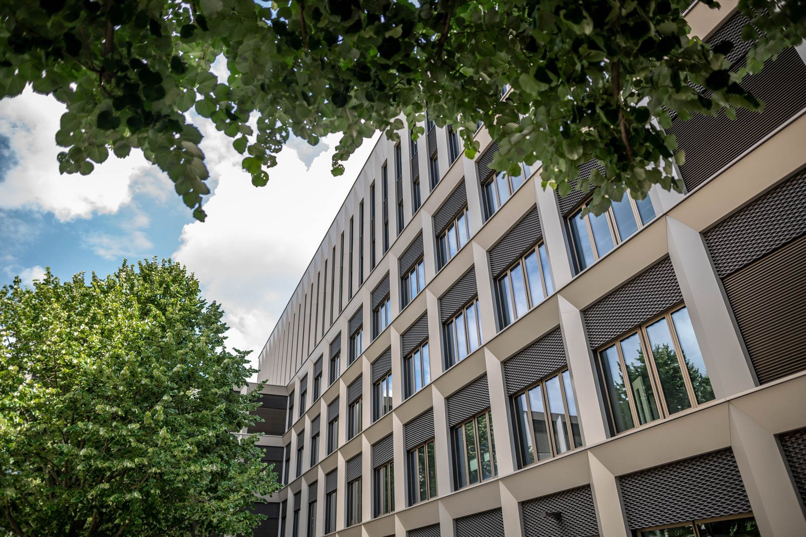 Auf dem Foto: Das neue U-Gebäude. Nicht nur durch das neue Lehr- und Lerngebäude der Hochschule, sondern auch durch die akkreditierten Studiengänge werden hohe Standards im Bereich Studium und Lehre gehalten.