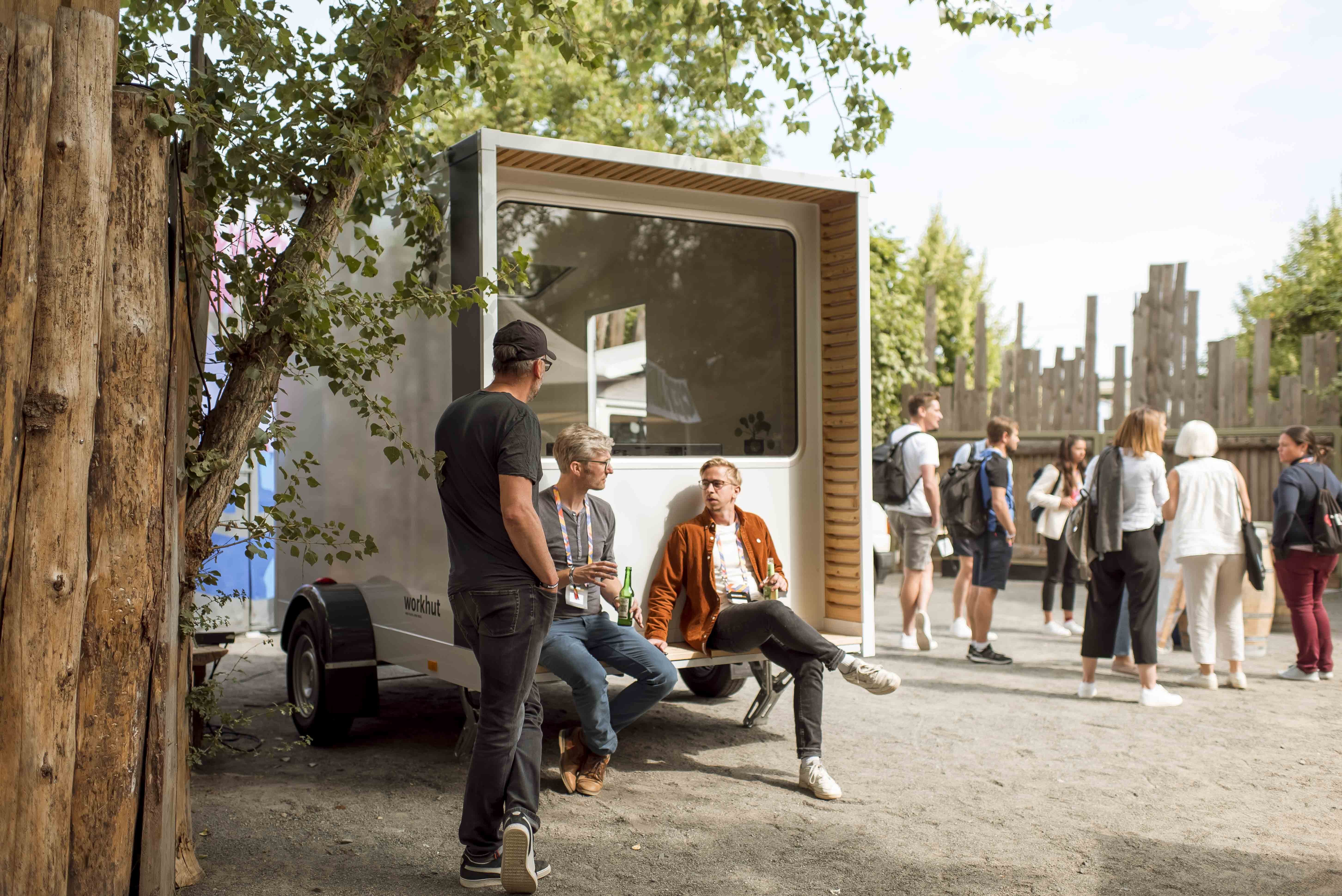 norrdesk stellen ihren Workhut Prototypen auf dem MACHN Festival 2022 vor