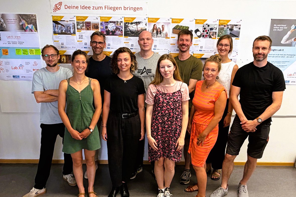 Neue Teams im Lab X: Moritz Mantel, Sabrina Selinger, Dr. Sebastian Golz, Ifigeneia Tsetsila, Maurice Hauffe, Caroline Kortrijk, Dr. Lucas Kurzweg, Julia Nowak, Diana Dill, Martin Henkel (v.l.n.r.)