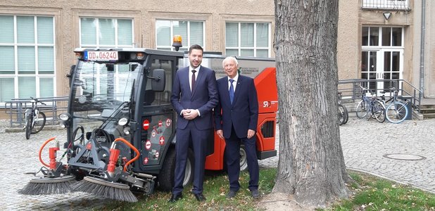 Dr.-Ing. R. Budich and supervisor Prof. M. Hübner