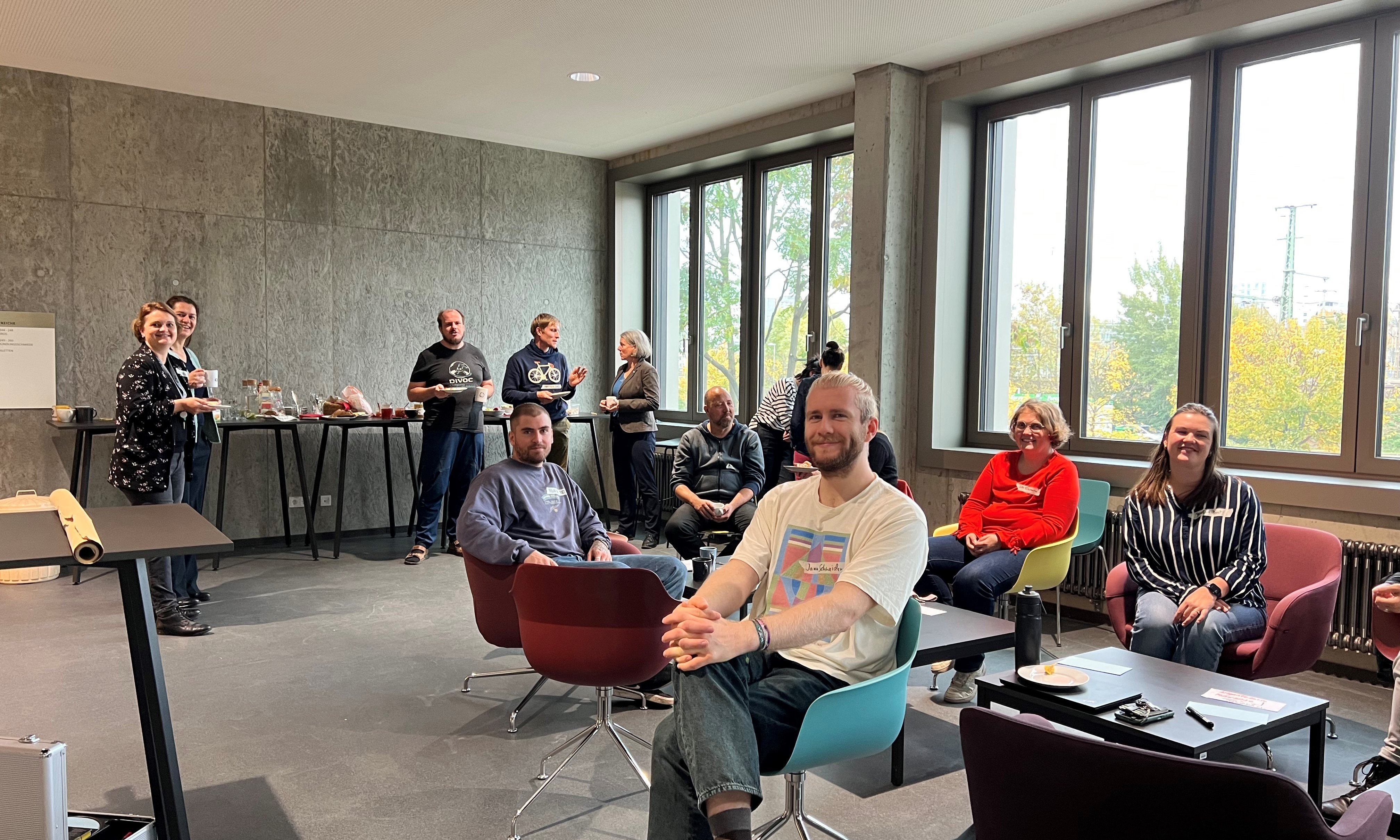 Personen der Hochschule beim Themen-Frühstück