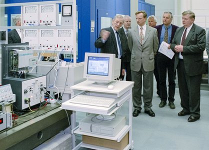 Besichtigung von Laboren durch OB Herbert Wagner 1997