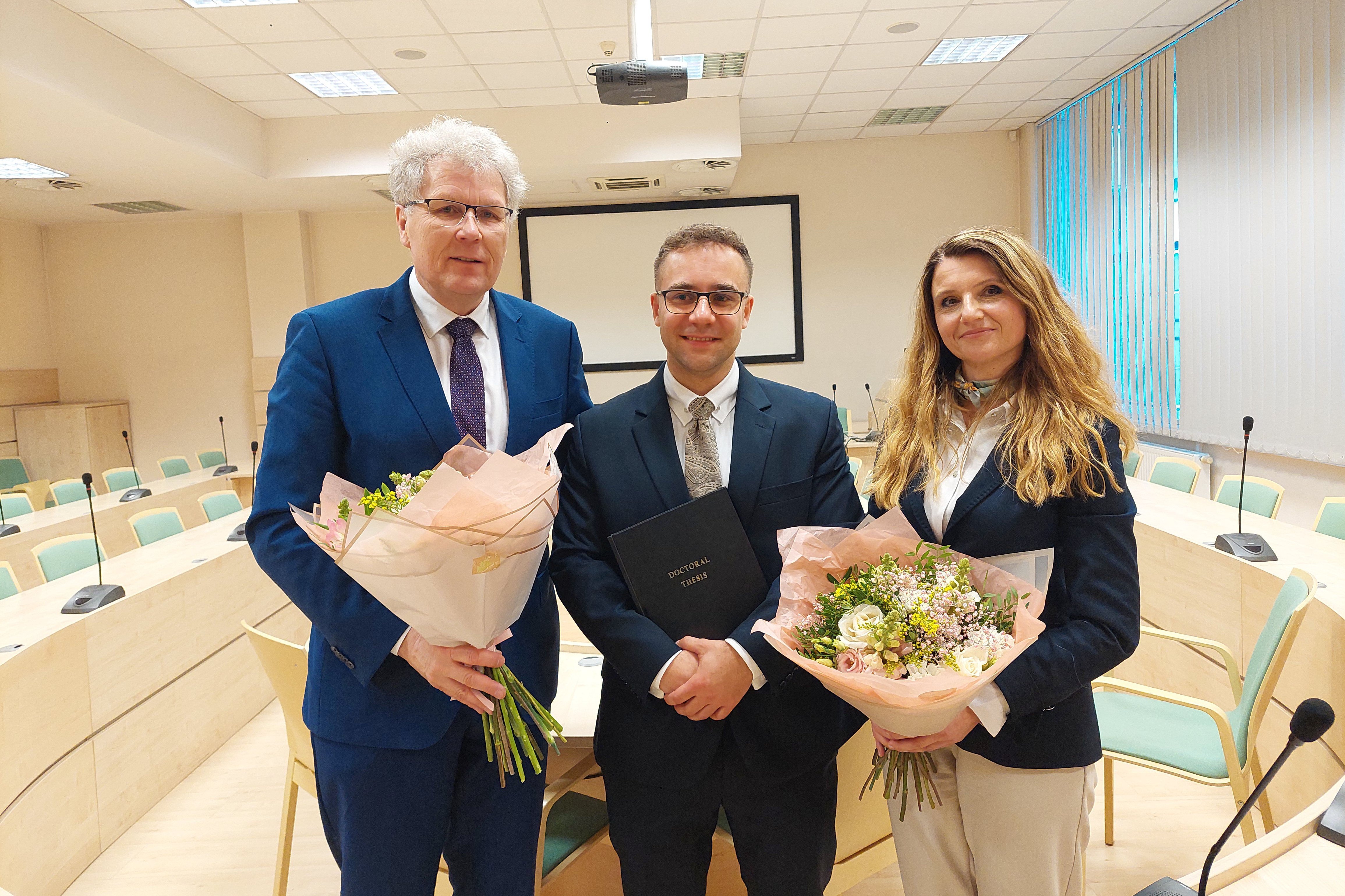 Prof. Knut Schmidtke, M.Sc. Michal Pol und Prof. Sylwia Lewandowska nach Abschluss der Disputation am 24.02.2026 in Wroclaw
