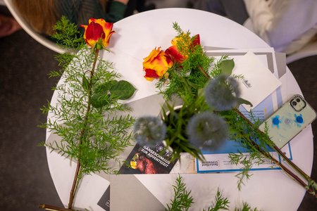 Blumen und Urkunden