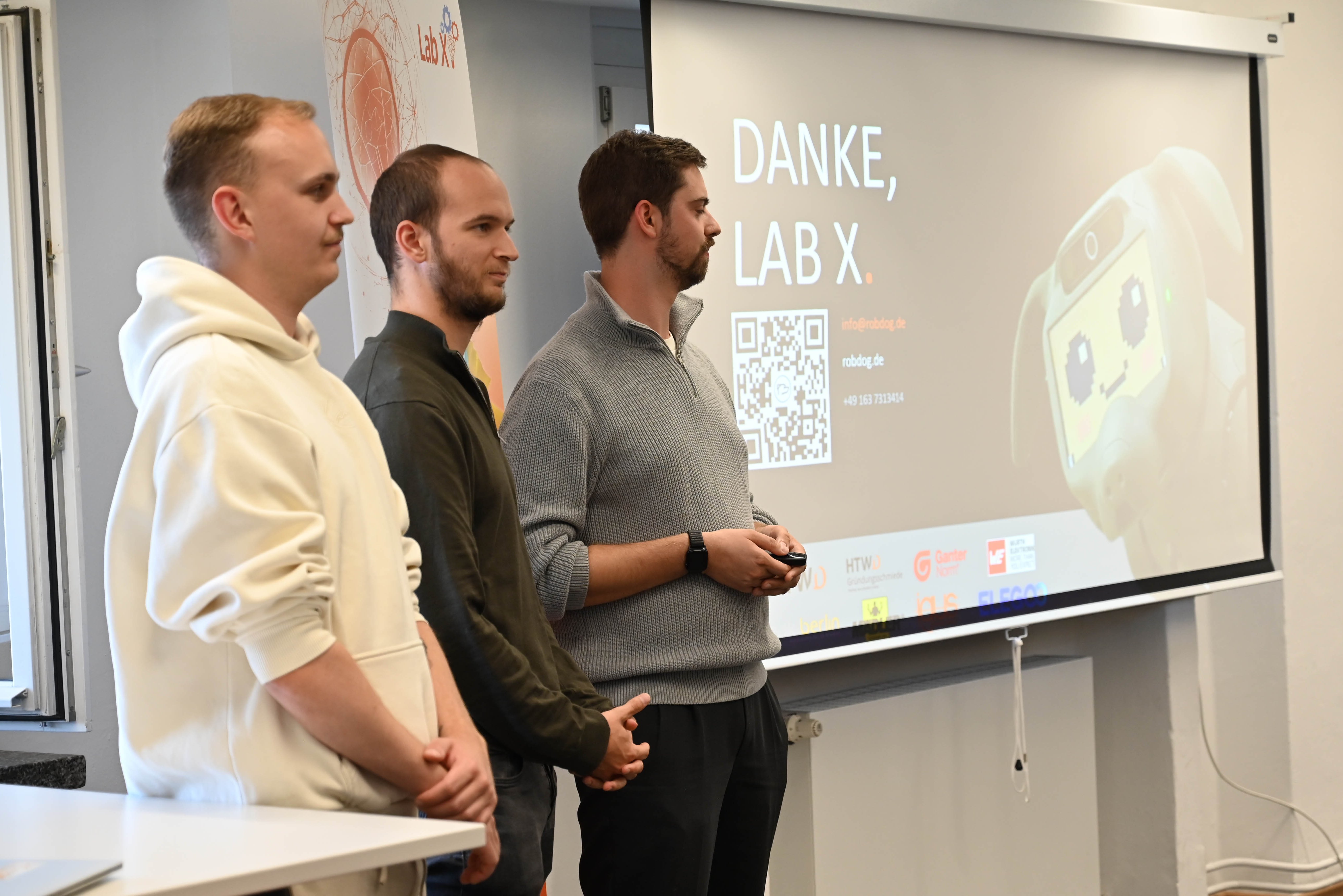 Das Team RobArm bedankt sich beim Lab X