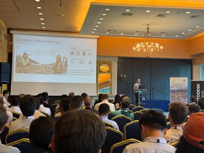 Sebastian Schilling als Vortragender im Rahmen des Wettbewerbs Thesis in 3 auf der auf der EC3-Konferenz 2026