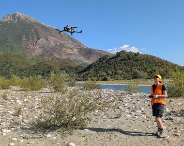 UAV Befliegung der Vjosa in Albanien, einem der letzten wilden Flusssysteme Europas UAV Befliegung der Vjosa in Albanien, einem der letzten wilden Flusssysteme Europas