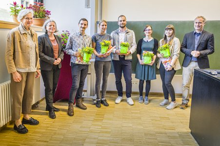 Gruppenbild der besten Absolventen des Jahrgangs