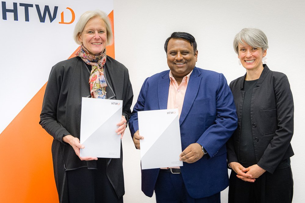 [Translate to English:] Prof. Katrin Salchert,  Prof. Jagulur Rajasekharaiah Natara, Juliane Terpe